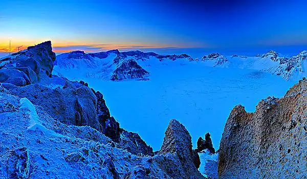 长白山火山图片