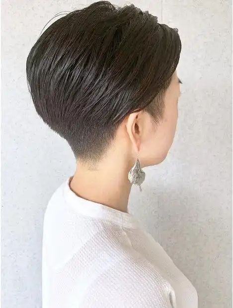 2024女士推边短发:时尚与个性的完美结合|发型|脸型|妆容|现代女性