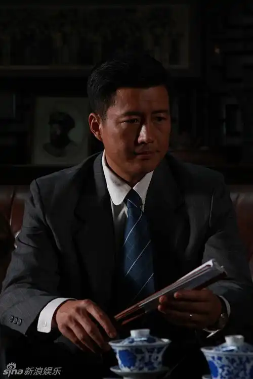 p>高曙光,1964年4月21日出生于山东省,中国内地男演员.