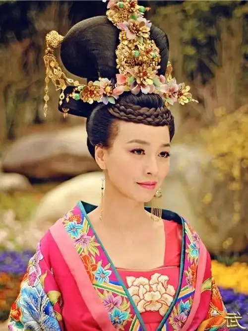 张庭夫妇投资1400万开新公司!被罚113亿,两人资产依旧超乎想象