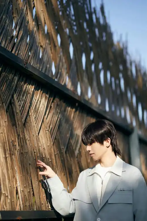 华晨宇圣诞节写真