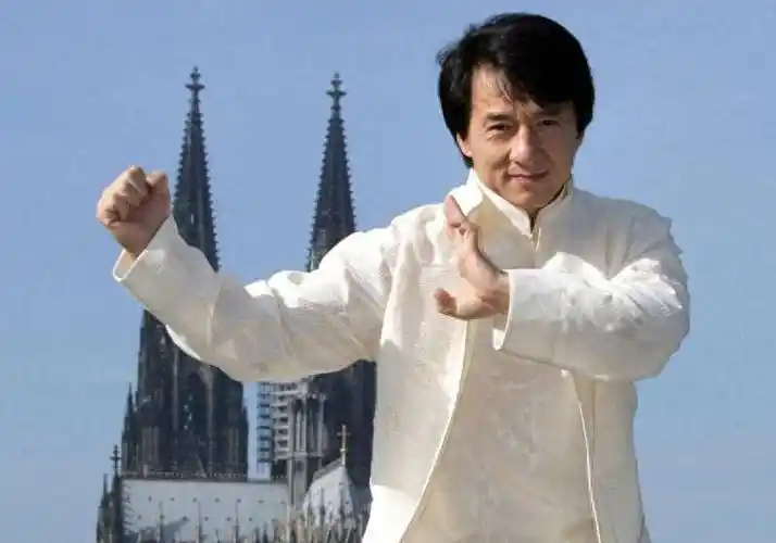 肌肉维度是李小龙2倍,轻松拿起60磅哑铃_训练_动作_健美