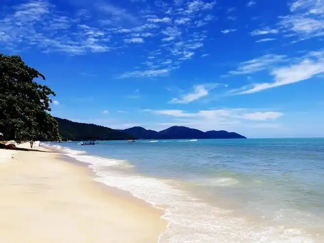 移民与留学 第二家园 第二家园这片槟城最美丽的沙滩水清沙细.