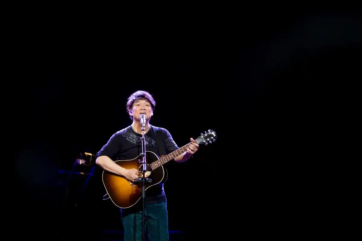 周华健时隔七年来京再开唱,巡演以"侠客行""少年游"为双主题