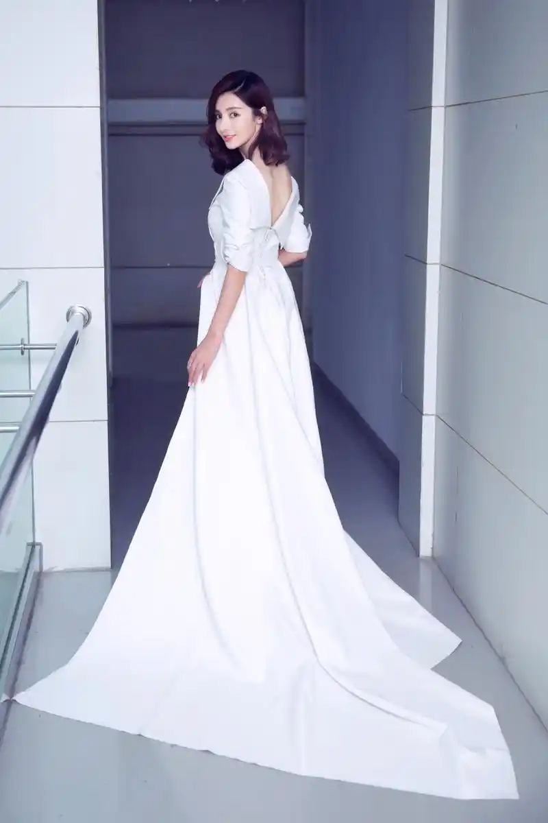 吸睛!《幻城》首播 人鱼公主麦迪娜唯美亮相