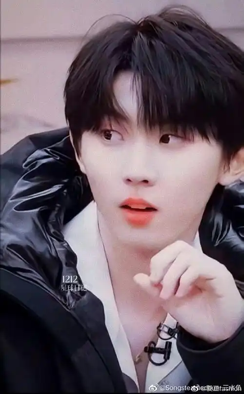 马嘉祺这伞打了还不如不打