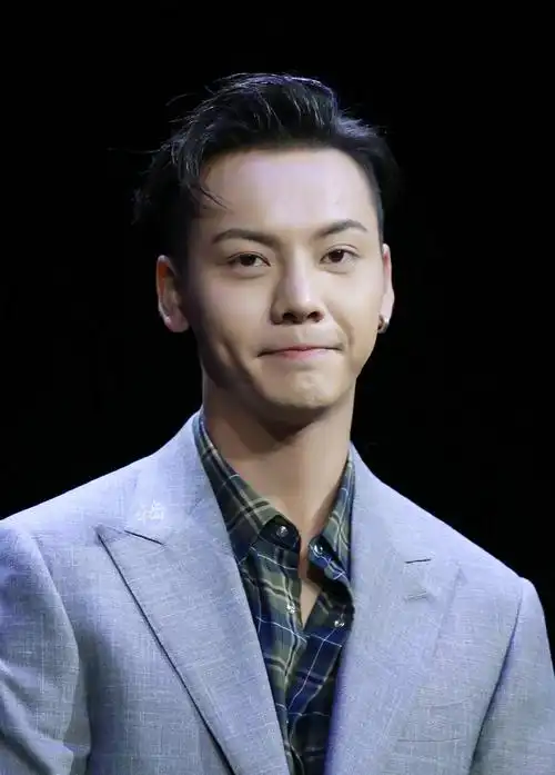 陈伟霆绅士西服帅气图片58