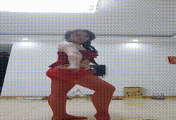 犹存的风骚美少妇某初中音乐老师柏欣彤穿着各式情趣内衣在家跳广场舞