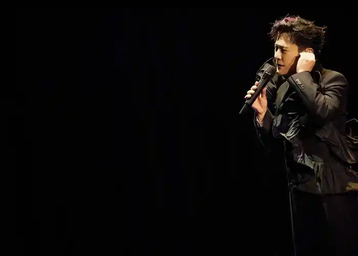 0重庆圆满收官,现场舞美视听呈现艺术气质_张信哲_演唱会_音乐