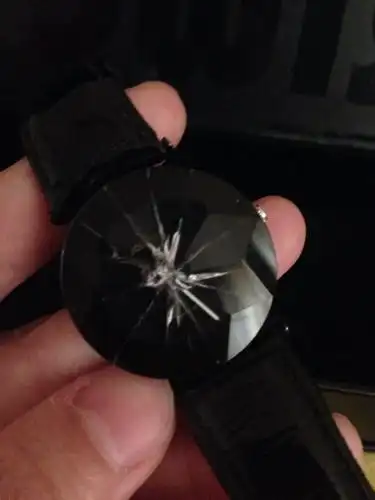 在瑞士买的正品jowissa手表,表蒙被摔碎了,是菱形中间凸起的形状,还在