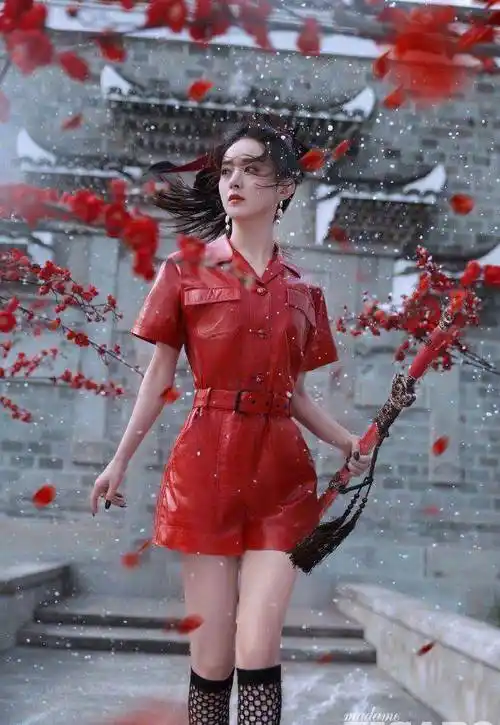 赵丽颖分手后放开了衣服外穿拍国风大片又欲又飒好美