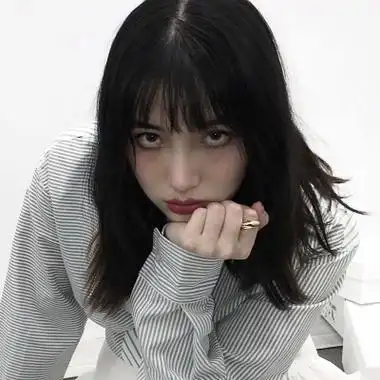 ins冷淡风头像女长相清冷