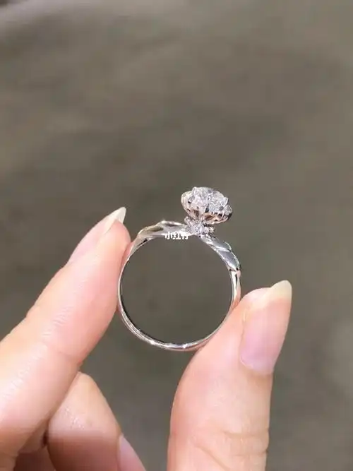 原相机实拍78不能再真实的50分显大钻戒