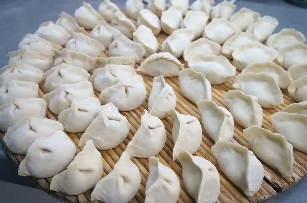 东北酸菜油渣馅饺子,只有东北人才懂得美味