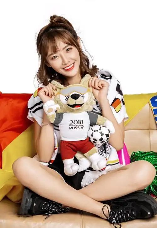 兔子牙(朱容君)2020最新个性写真