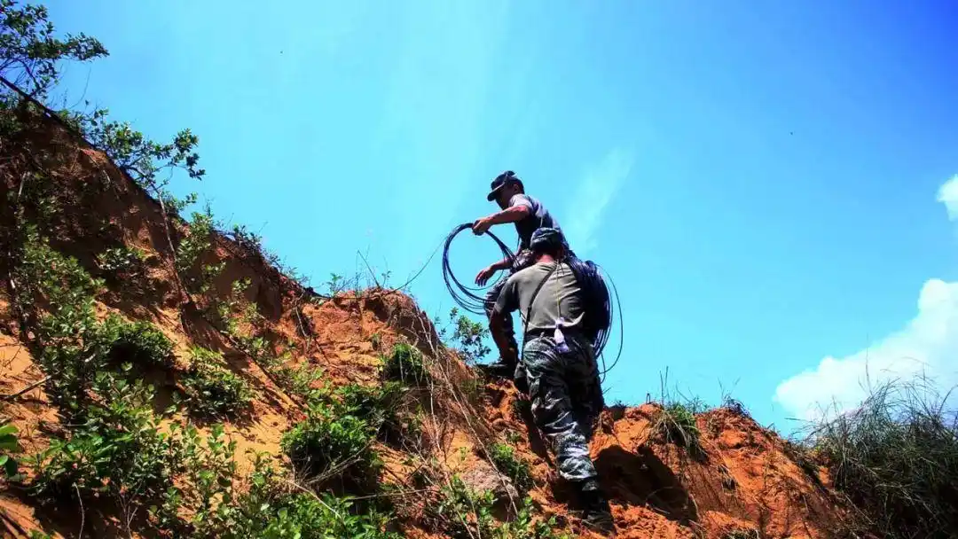 铁血通信兵燃爆驻训场