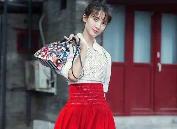 出道5年与经纪公司解约,如今30岁登台燃爆全场_舞蹈_金晨_父母