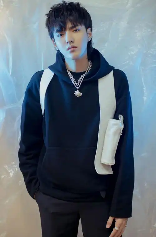 吴亦凡帅气撩人专辑写真图片