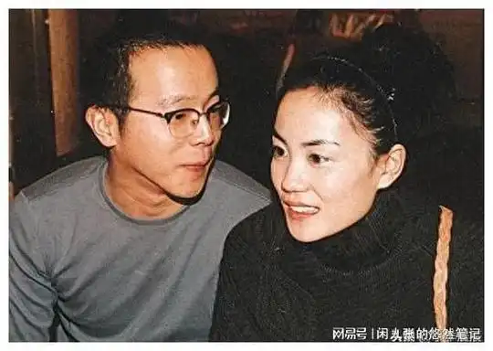 王菲和窦唯年轻时的生活去厕所都要捂着鼻子这就是纯粹的爱情