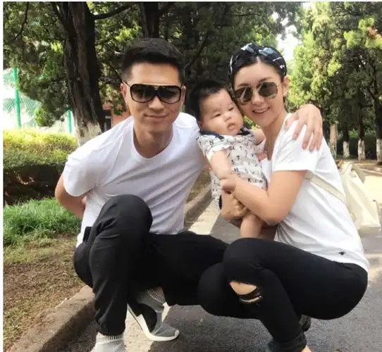 演员牛莉:我这辈子最正确的决定,就是为普通丈夫生了三个孩子_李小萌