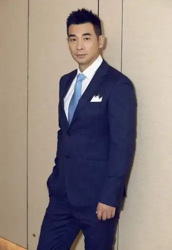 49岁赵文卓再现经典场面,身后豪宅内景太抢镜,网传身价早已上亿