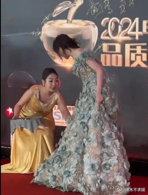 品质盛典红毯:唐嫣资源不及关晓彤,金晨绝美,白敬亭又抢风头!