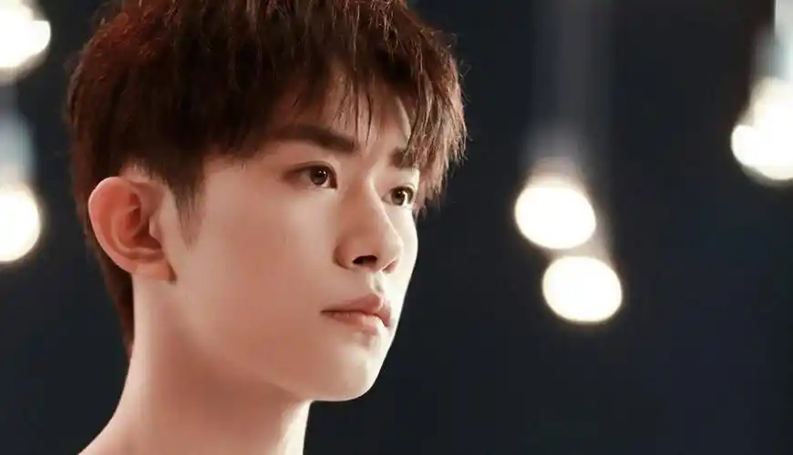 原创易烊千玺生图曝光却被质疑太素人背后原因让人意外