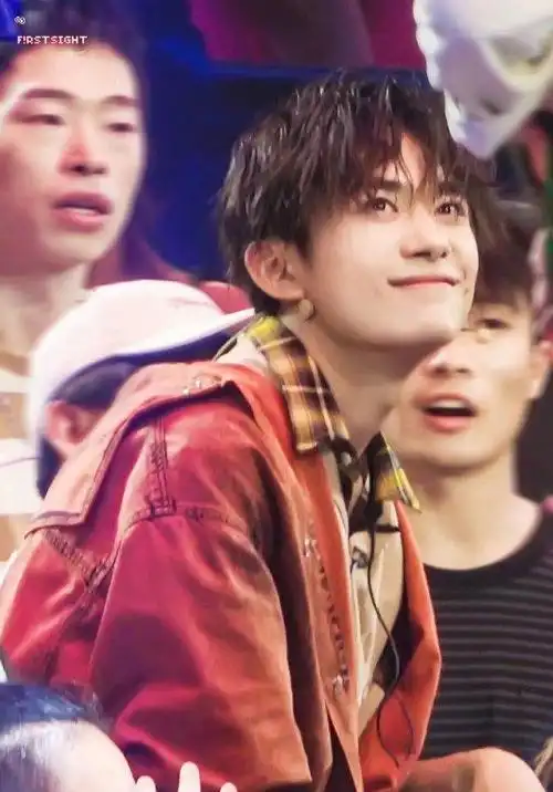 191015 易烊千玺羊毛卷九宫格图集 可盐可甜的卷毛烊