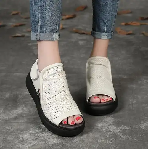 艺利阁白色凉鞋女夏平底中跟罗马鞋防水台松糕厚底真皮软底洞洞鞋