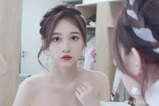 今年这套真的很像参加婚礼四舍五入好像当了一次伴娘恸哭吕一超话