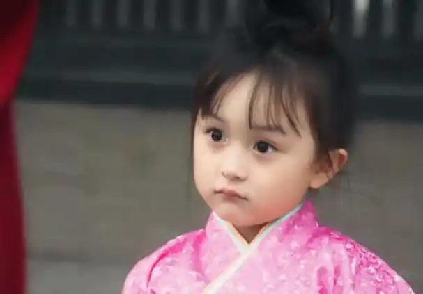 2015年,一部名为《芈月传》的古装历史剧火爆全网,其中"小芈月"刘楚恬