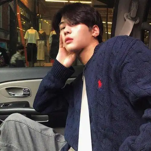 最新霸气冷酷的微信男生头像