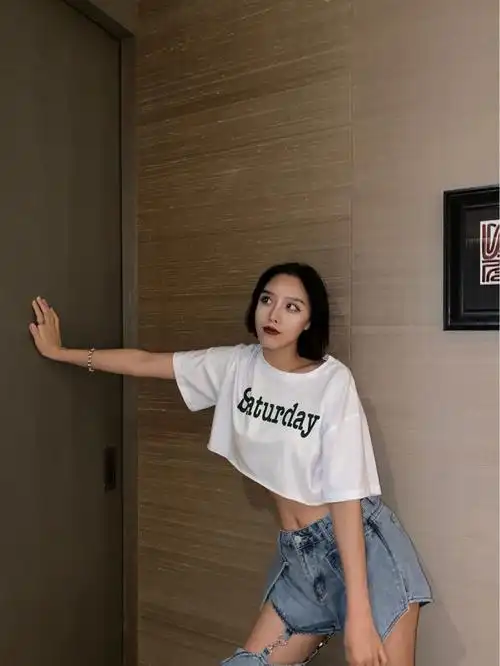 休闲慵懒风小腰精必备露脐t恤