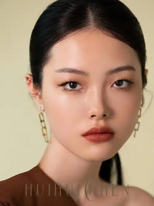 初秋轻熟女气质妆容