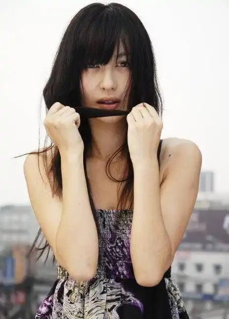 李菲儿撩人手段高,和金希澈还没断?_节目_爱情_什么