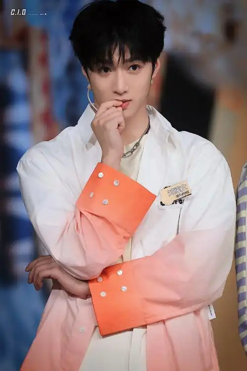 刘耀文康师傅冰红茶品牌代言人