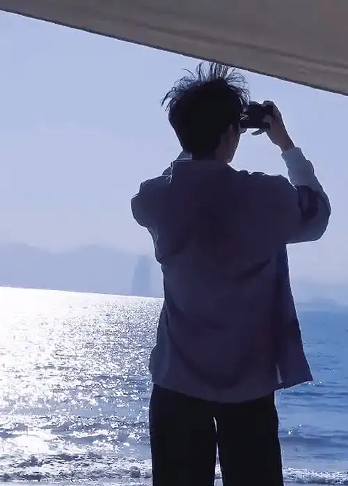 1整理的二十五张王俊凯背影图,喜欢的话快点收藏