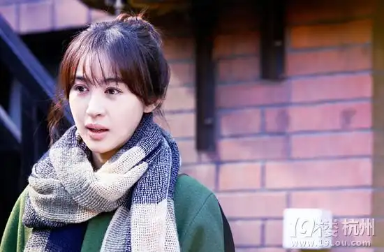 李菲儿新剧造型全揭秘萝莉御姐百变出动