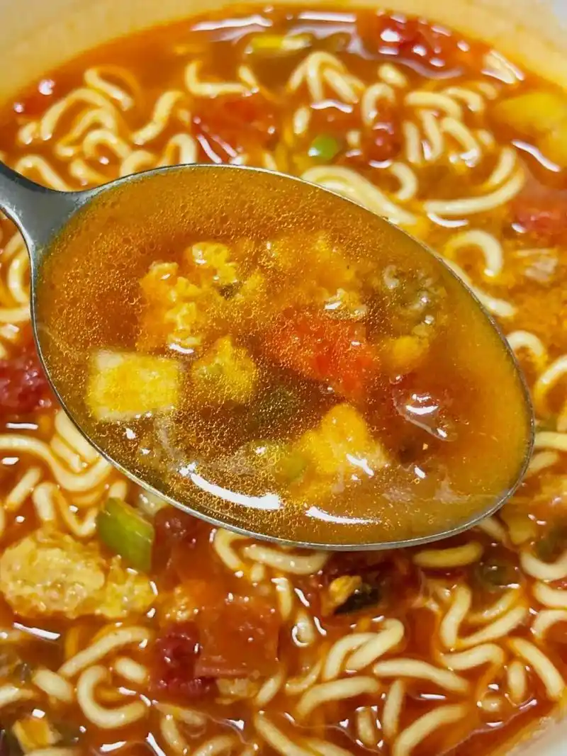 是杨紫同款康师傅番茄鸡蛋牛肉面哦 09口感怎么说呢!