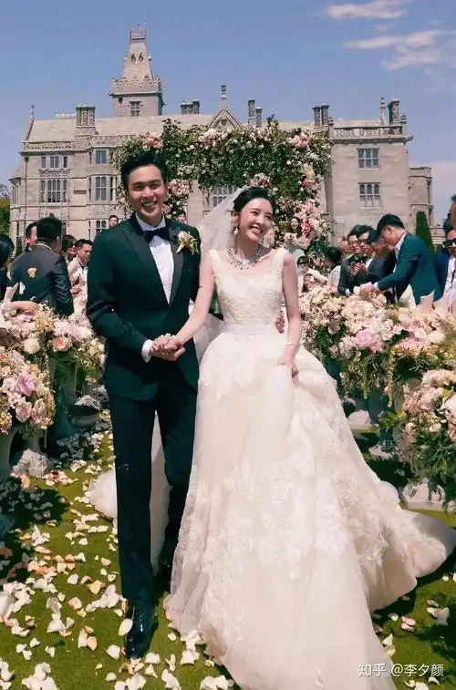 万茜甜蜜希望一直被老公宠被看见是婚姻里最好的安全感