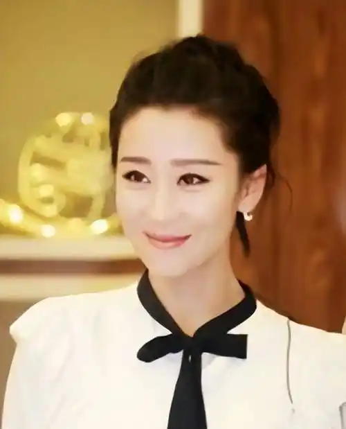 演员苗圃:因钱与罗晋分手,转身嫁53岁富商,如今他过得怎么样?