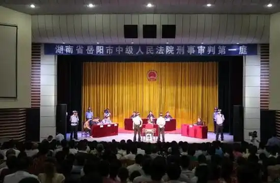 岳阳中院一审宣判被告人邓方犯故意杀人罪,强奸罪,侮辱尸体罪,盗窃