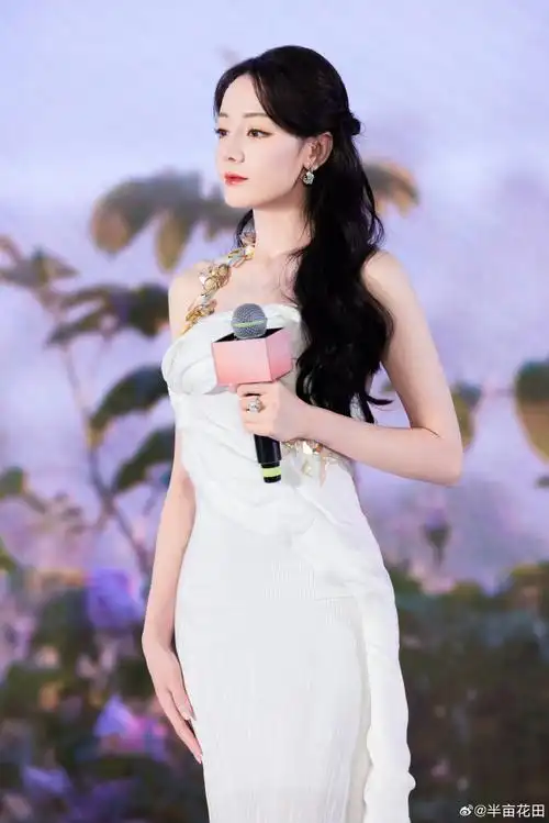 迪丽热巴超话  3月的第一天  一起来回顾热巴直播活动高清花絮图!