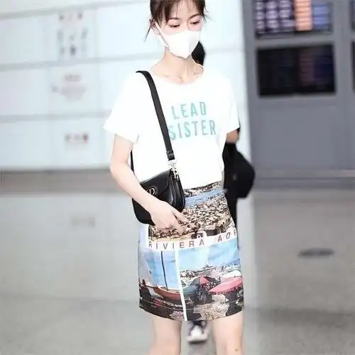 还有网友猜测吴谨言是否营养不良.