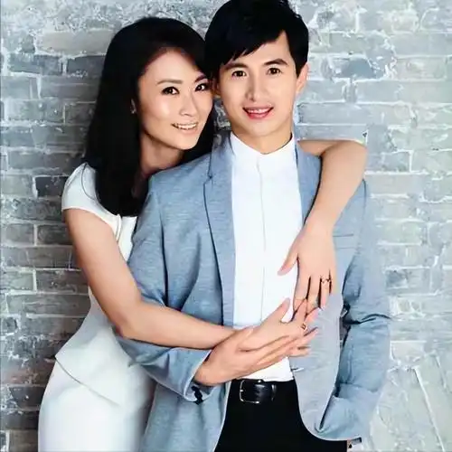 舞蹈家黄豆豆:娶演员妻子,婚后生下一双儿女,一家四口其乐融融_腾讯