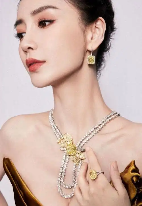 杨颖金色礼服写真完美诠释质感美676767