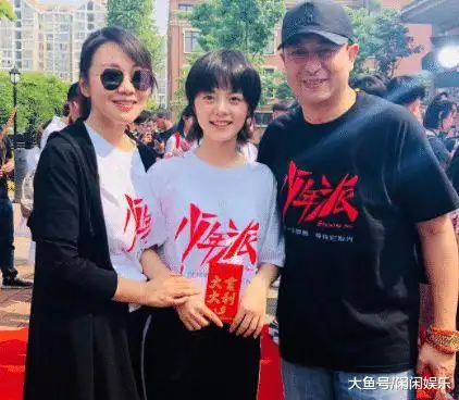 赵今麦坦言自己是全家最丑本来没人信看到妈妈照片全网打脸了