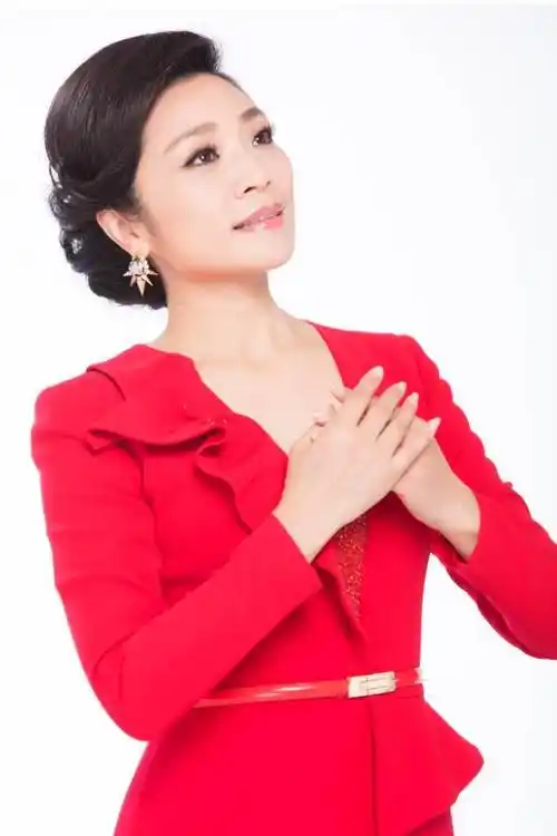 但愿歌唱家李丹阳,早日如愿以偿!用她的一句话就可知:"缘分还没到吧!