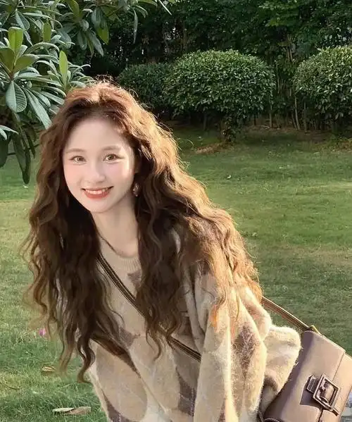 赵露思同款发型大波浪怎样卷(赵露思同款波浪卷发中长发)图5