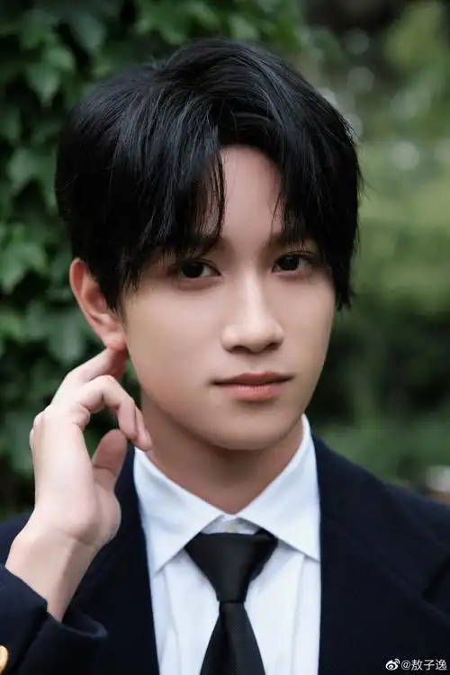 敖子逸长春电影节闭幕式红毯##长春电影节闭幕式嘉宾